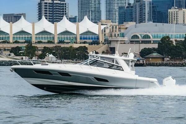 R amp R 5 47ft Intrepid Yacht For Sale