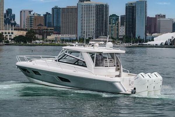 R amp R 5 47ft Intrepid Yacht For Sale