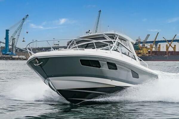 R amp R 5 47ft Intrepid Yacht For Sale