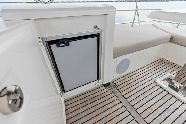 2022 Prestige 420 FLybridge SO FLY 