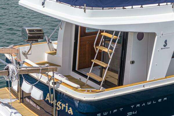 Beneteau Swift Trawler 34 Yacht For Sale
