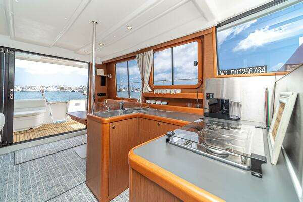 Beneteau Swift Trawler 34 Yacht For Sale