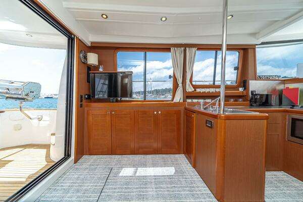 Beneteau Swift Trawler 34 Yacht For Sale