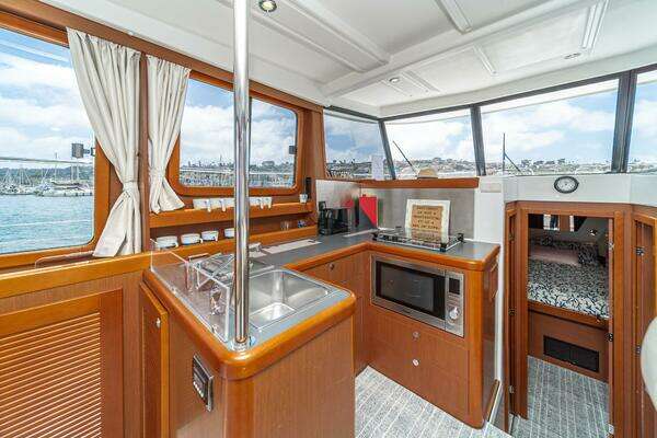 Beneteau Swift Trawler 34 Yacht For Sale