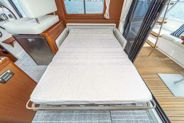 Beneteau Swift Trawler 34 Yacht For Sale