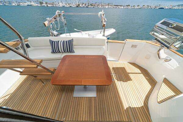 Beneteau Swift Trawler 34 Yacht For Sale