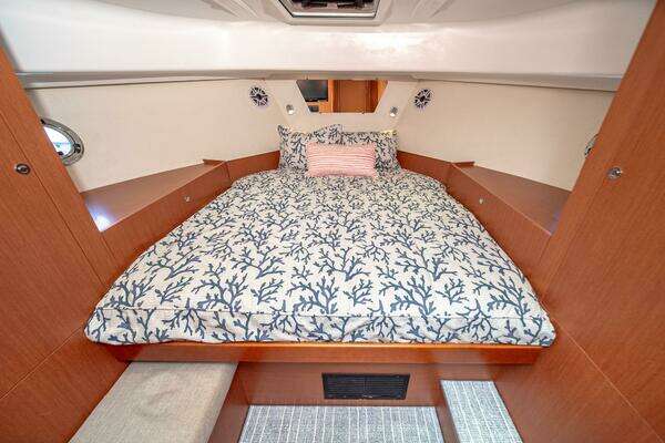 Beneteau Swift Trawler 34 Yacht For Sale