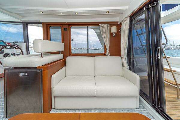 Beneteau Swift Trawler 34 Yacht For Sale