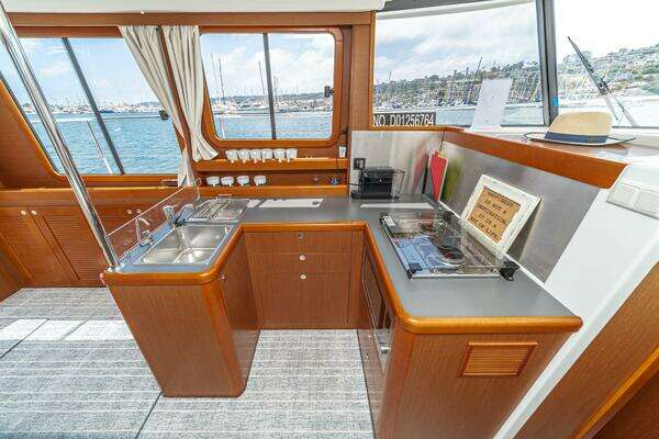Beneteau Swift Trawler 34 Yacht For Sale