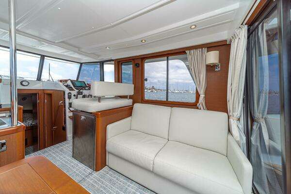 Beneteau Swift Trawler 34 Yacht For Sale
