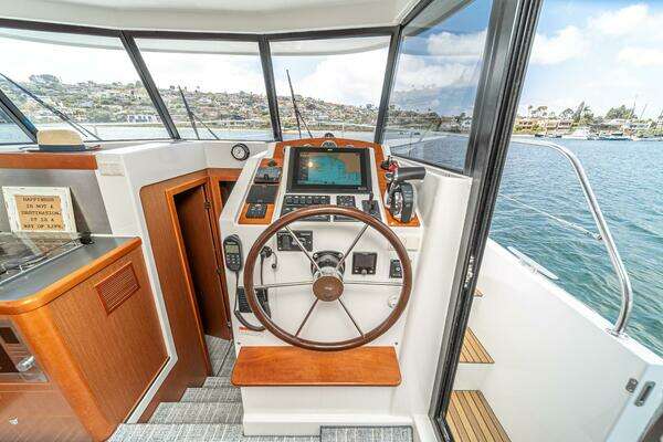 Beneteau Swift Trawler 34 Yacht For Sale