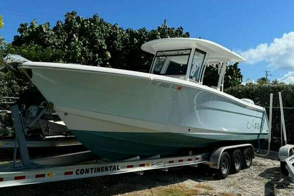 30-ft-Robalo-2017-R302 Center Console- Key Biscayne Florida United States  yacht for sale