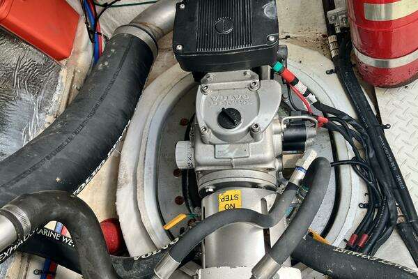 2008 Cruisers Yachts 39