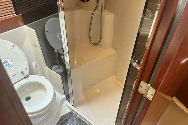 2008 Cruisers Yachts 39