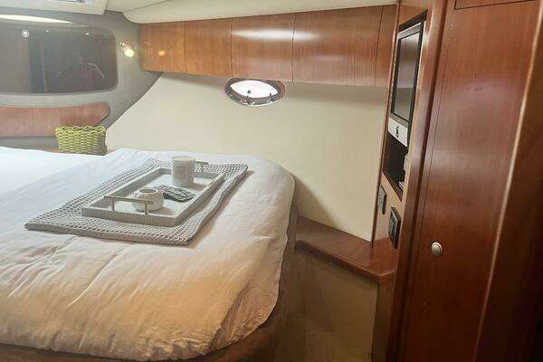 2008 Cruisers Yachts 39