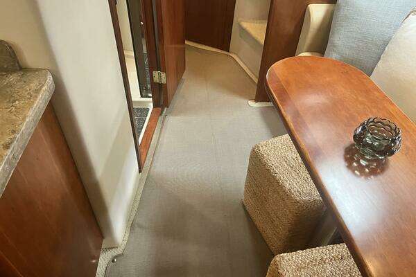 2008 Cruisers Yachts 39