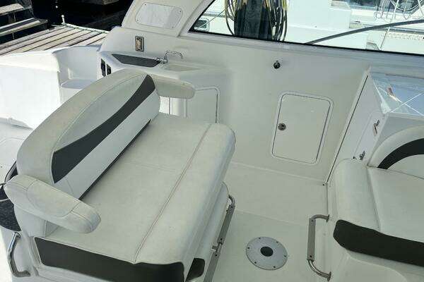 2008 Cruisers Yachts 39