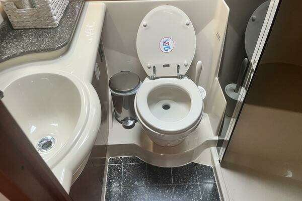 2008 Cruisers Yachts 39