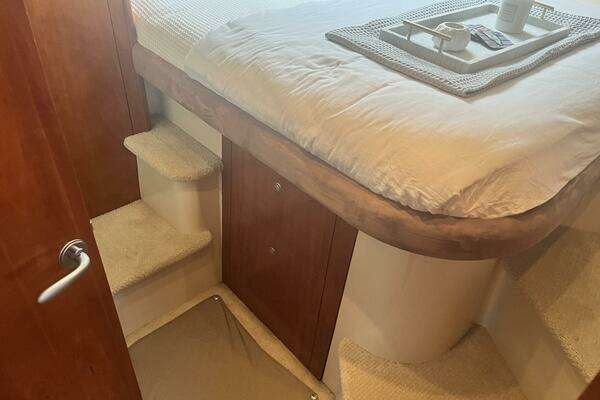 2008 Cruisers Yachts 39