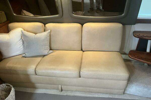 2008 Cruisers Yachts 39