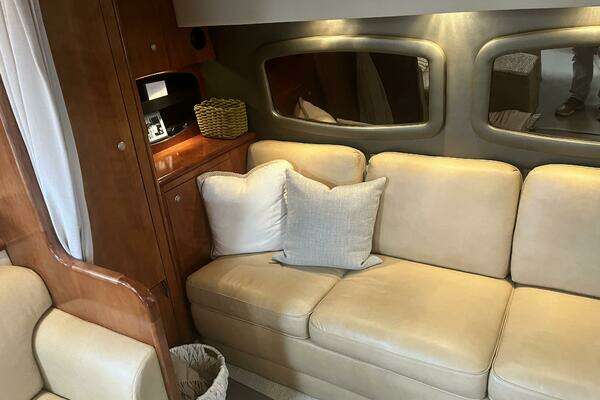 2008 Cruisers Yachts 39