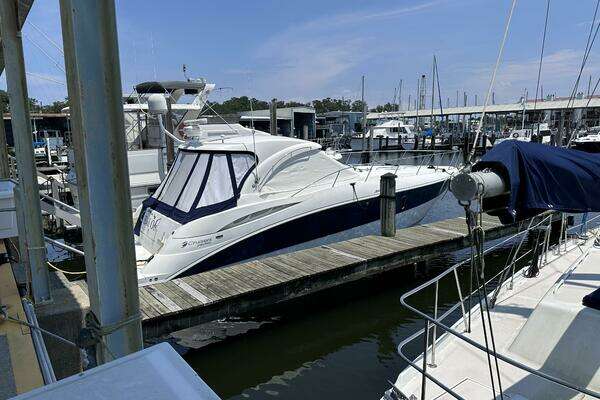2008 Cruisers Yachts 39
