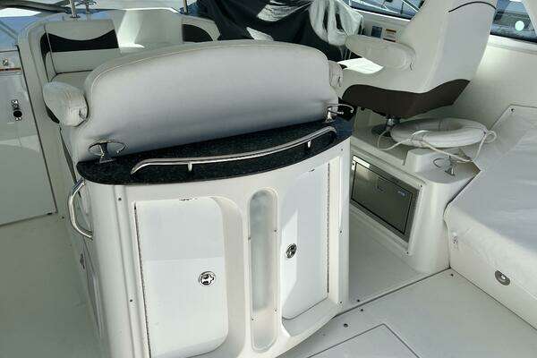 2008 Cruisers Yachts 39