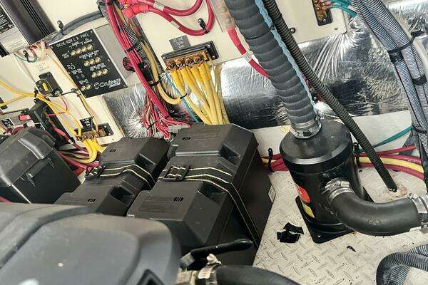 2008 Cruisers Yachts 39