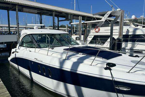 2008 Cruisers Yachts 39