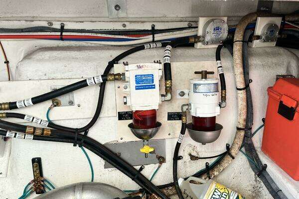 2008 Cruisers Yachts 39