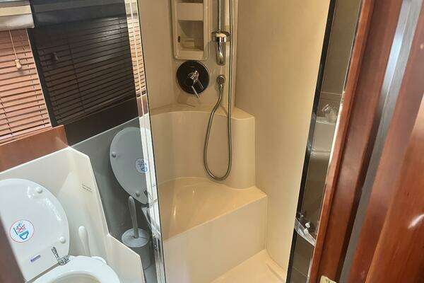 2008 Cruisers Yachts 39