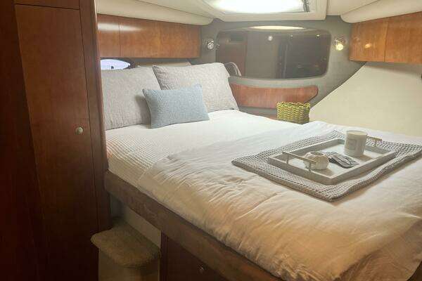 2008 Cruisers Yachts 39