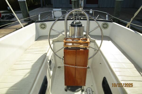 36' S2 cockpit aft