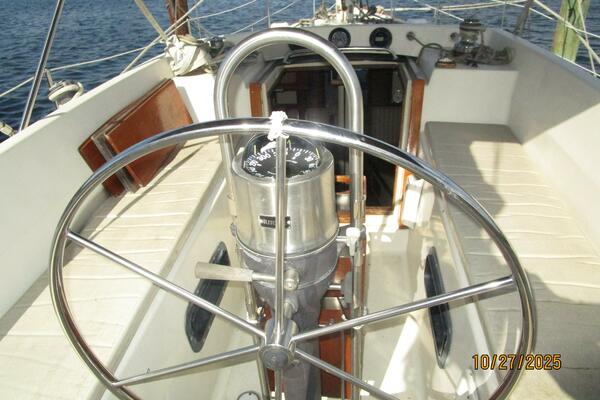 36' S2 cockpit helm