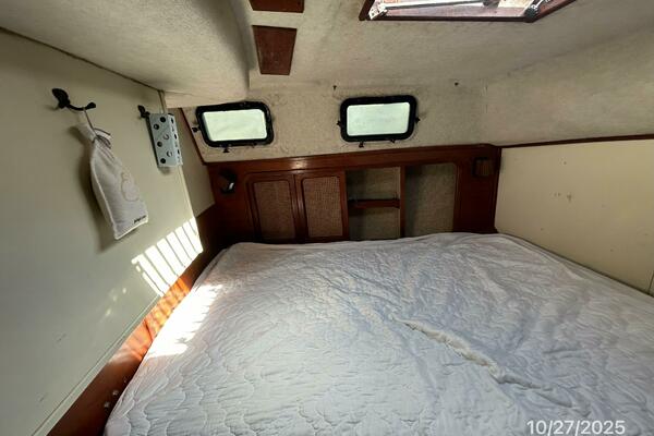 36' S2 aft stateroom starboard