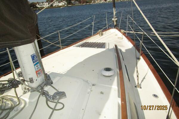 36' S2 foredeck2