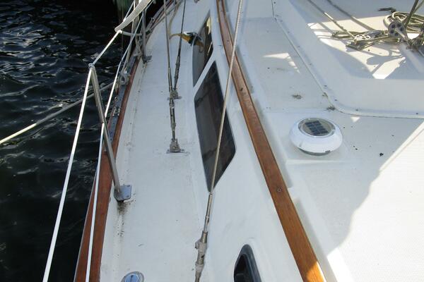 36' S2 starboard side deck2
