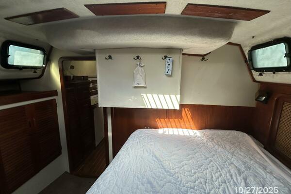 36' S2 aft stateroom forward