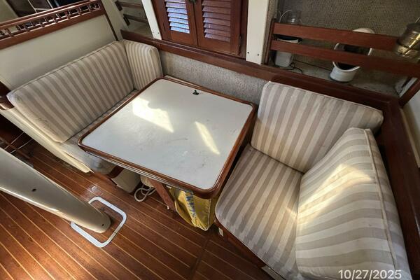 36' S2 salon port seating2