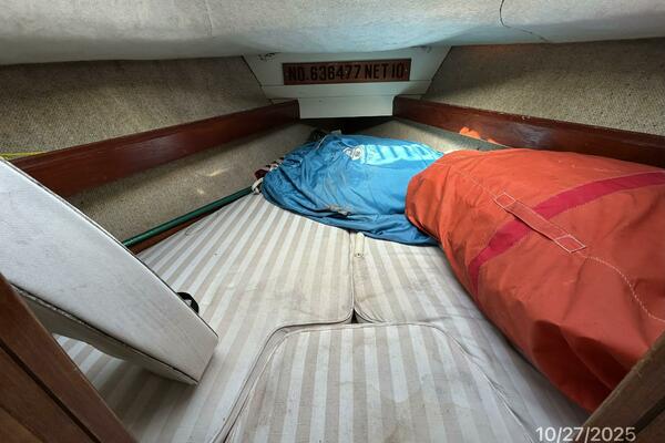 36' S2 forward stateroom