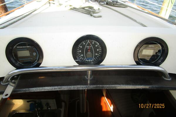 36' S2 cockpit forward electronics