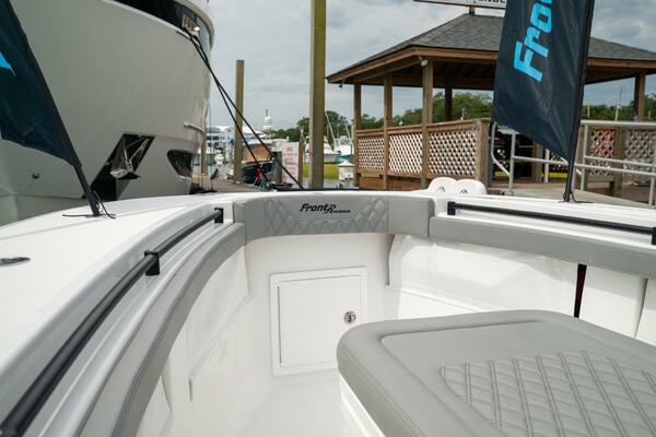33 CC 33ft Front Runner Yacht For Sale