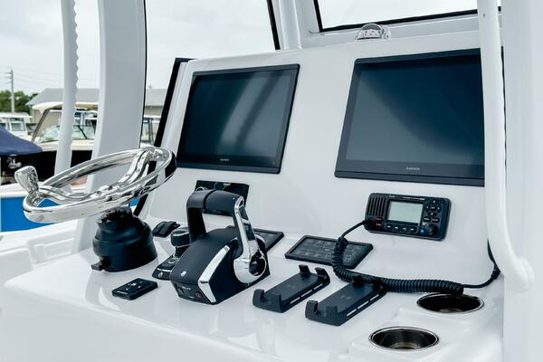 33ft Front Runner Yacht For Sale