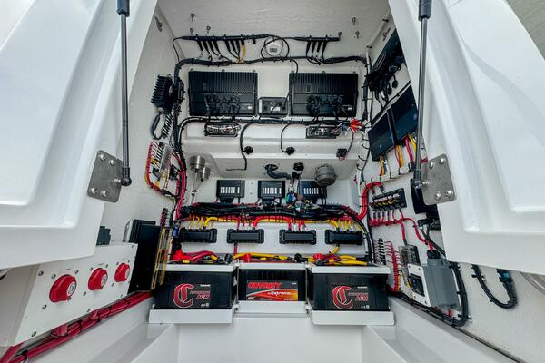 33ft Front Runner Yacht For Sale