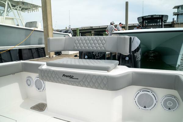 33 CC 33ft Front Runner Yacht For Sale