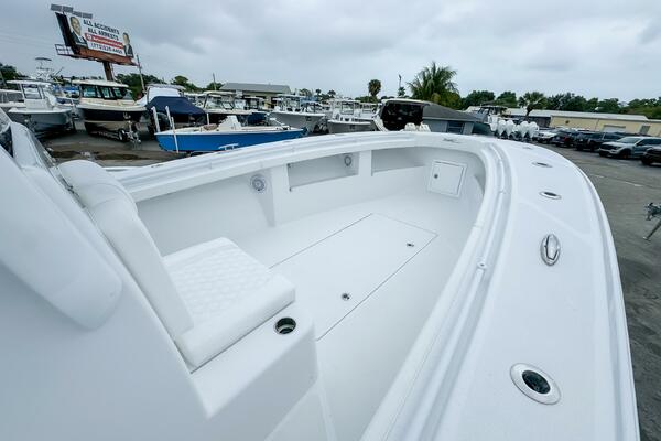 33ft Front Runner Yacht For Sale