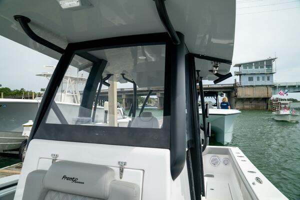 33 CC 33ft Front Runner Yacht For Sale