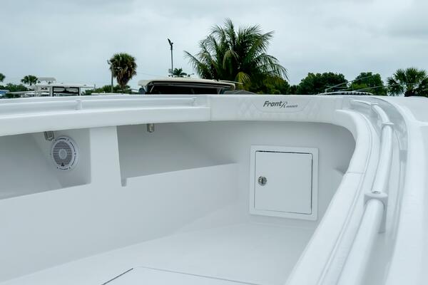 33ft Front Runner Yacht For Sale