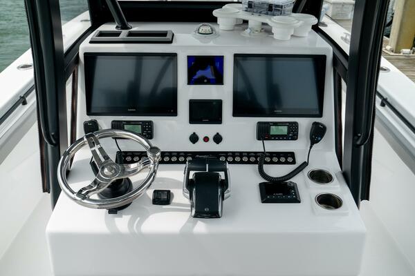 33 CC 33ft Front Runner Yacht For Sale