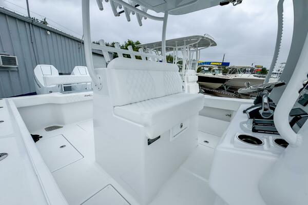 33ft Front Runner Yacht For Sale